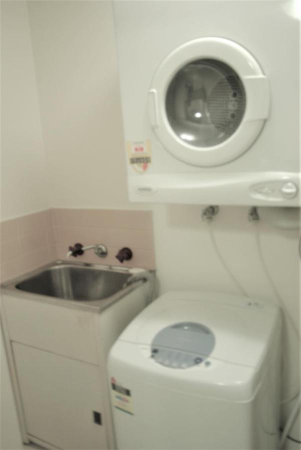 Accommodation Sydney - Kent Street Sydney Cbd Top Floor 2 Bedroom Apartment With Balcony Экстерьер фото